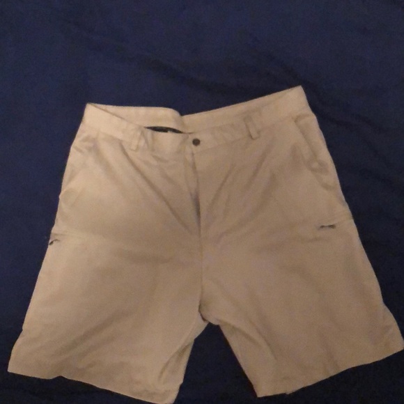 Izod khaki shorts - Picture 1 of 2